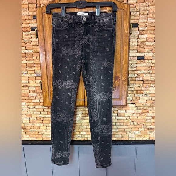 abercrombie kids Other - Abercrombie and Fitch kids paisley high rise jegging size 11/12